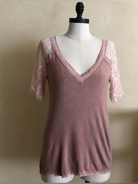 POL Dusty Rose Lace Trim V-Neck Top
